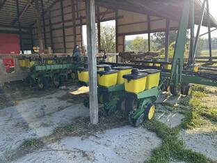 1993 John Deere 7200