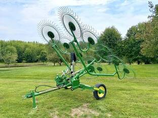 2004 John Deere 702