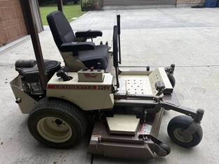 2012 Grasshopper 226V