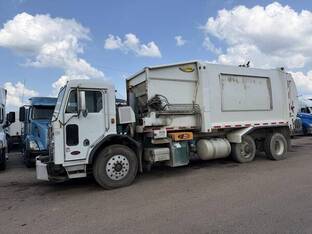 2009 Peterbilt 320