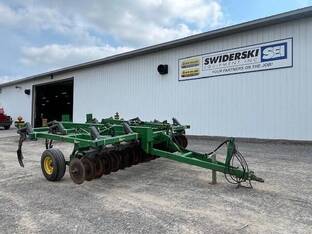 John Deere 714