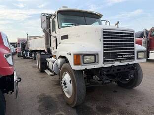 2005 Mack CH613