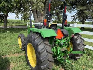 2013 John Deere 5065E