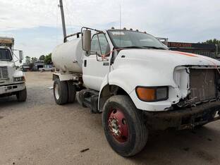 2000 Ford F650 SD