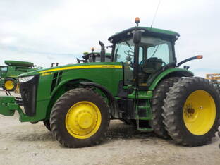 2013 John Deere 8260R