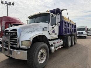 2011 Mack GRANITE GU713