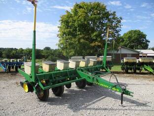 John Deere 7000