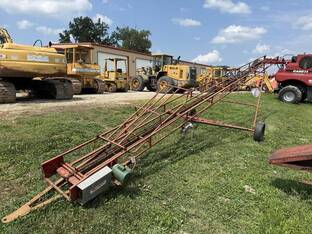 John Deere 946
