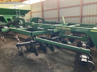 2013 John Deere 2700