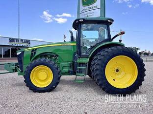 2011 John Deere 8260R