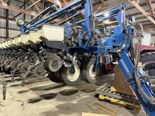 2007 Kinze 3700