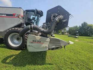 2012 Gleaner 8200