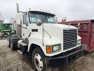 2015 Mack PINNACLE CHU613