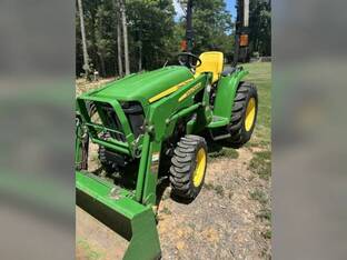 2017 John Deere 3032E