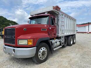 1995 Mack CL713