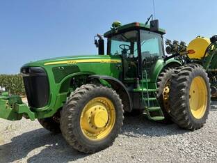 2005 John Deere 8220
