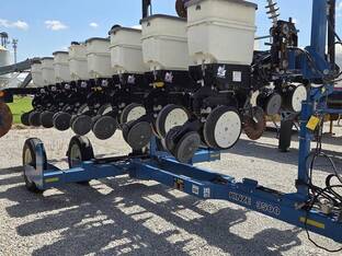 2002 Kinze 3500