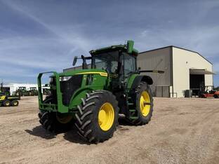 2025 John Deere 7R 230