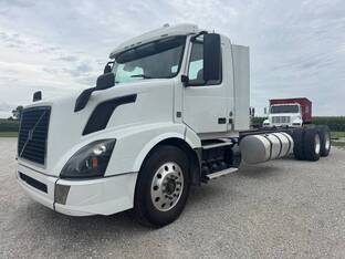 2017 Volvo VNL64300