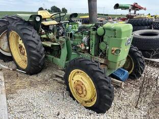 John Deere 2130