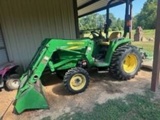 2015 John Deere 3032E