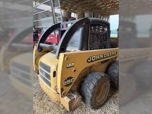 2000 John Deere 250