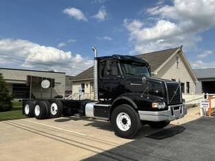 2015 Volvo VHD64B200