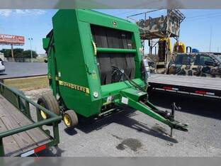 2000 John Deere 566
