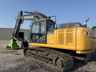 2021 John Deere 210G LC