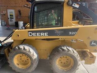 2009 John Deere 320