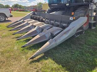 1994 Gleaner HUGGER 630