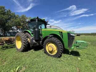 2012 John Deere 8260R