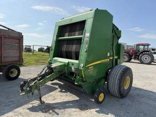 John Deere 569