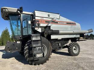 1997 Gleaner R52