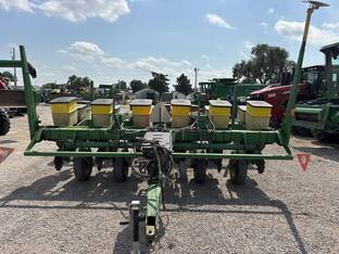 John Deere 7000