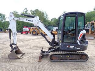 2019 Bobcat E32I