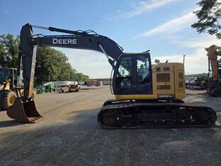 2020 John Deere 245G LC