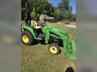 2017 John Deere 2032R
