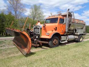 2004 Freightliner FLD112SD