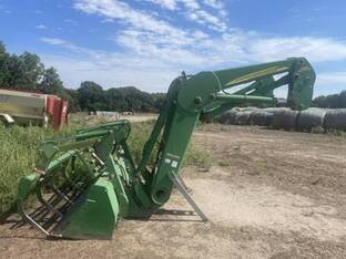 John Deere 746