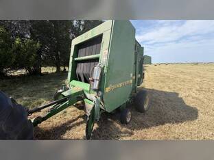 1999 John Deere 566