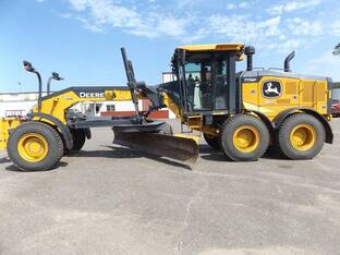 2020 John Deere 772GP