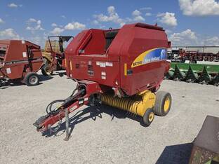 2011 New Holland BR7060