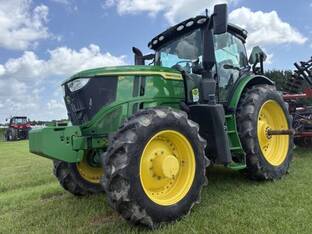2023 John Deere 6R 230