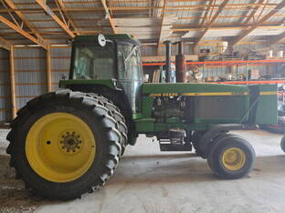 1989 John Deere 4555