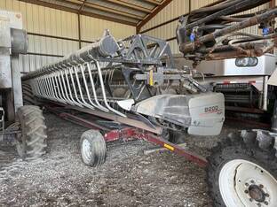 2008 Gleaner 8200